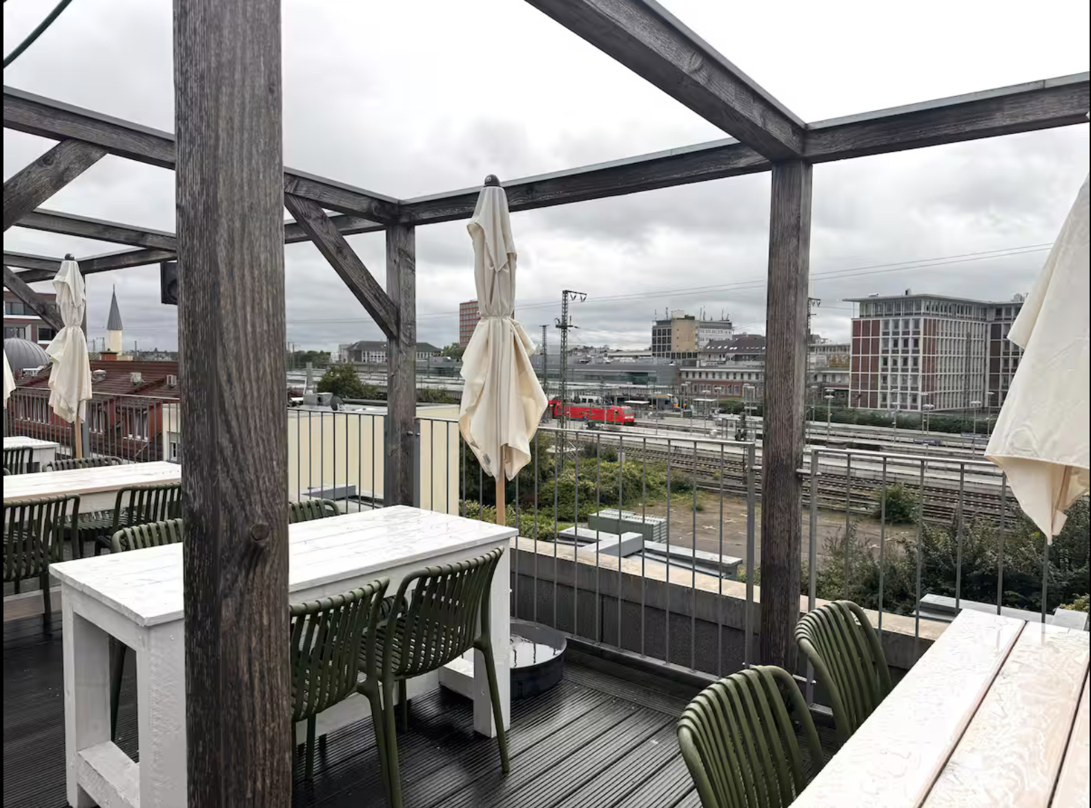 Gemeinschaftsdachterrasse mit Loungemöbeln